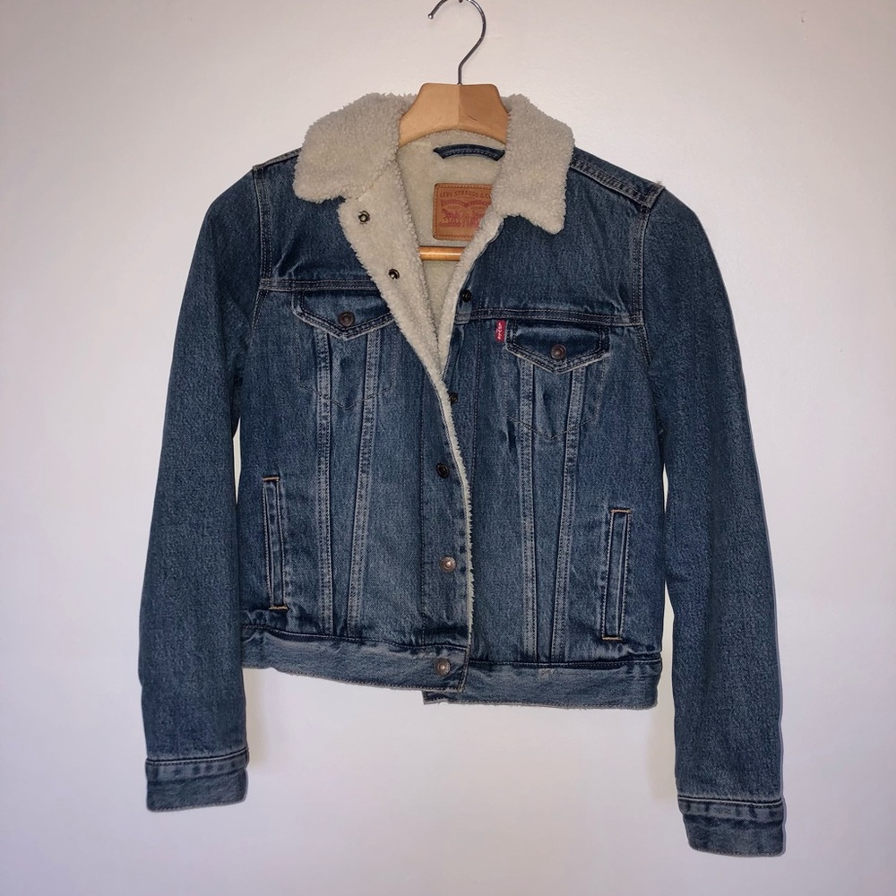 Levi’s 100% cotton shearling lined dark wash denim jacket